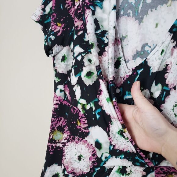 BCBG MaxAzria Small Short Sleeve Pink Floral Print Faux Wrap V-neck Dress - Picture 5 of 12